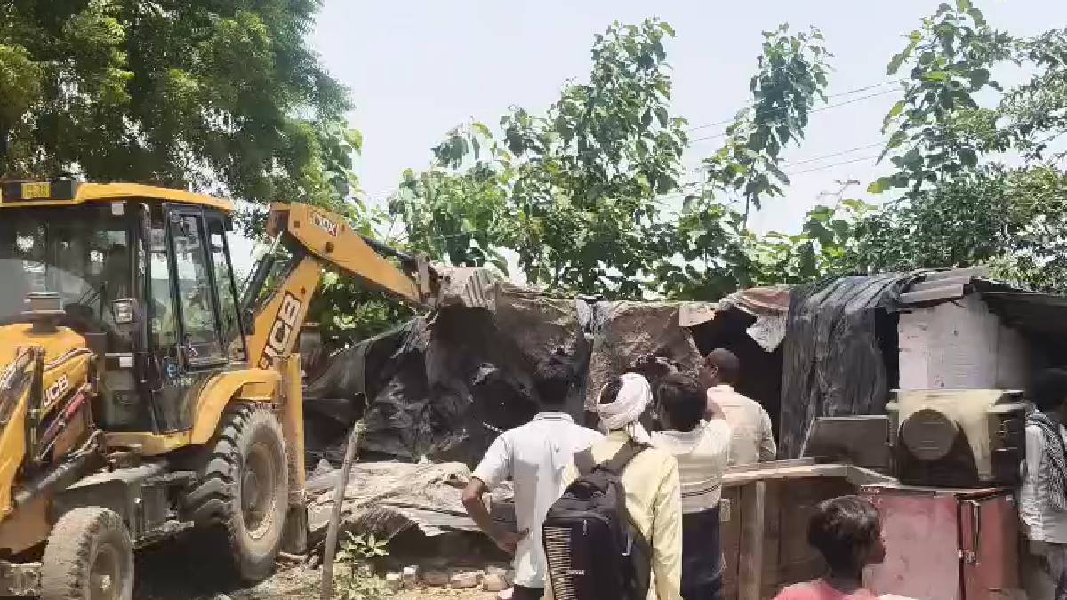 कानपुर में अवैध कब्जों पर चला बुलडोजर, जीटी रोड पर प्रशासन का अभियान 